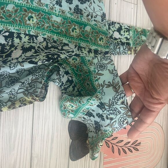 Soho Jeans Floral Green Off-Shoulder Top, cold shoulder, boho - Picture 2 of 7